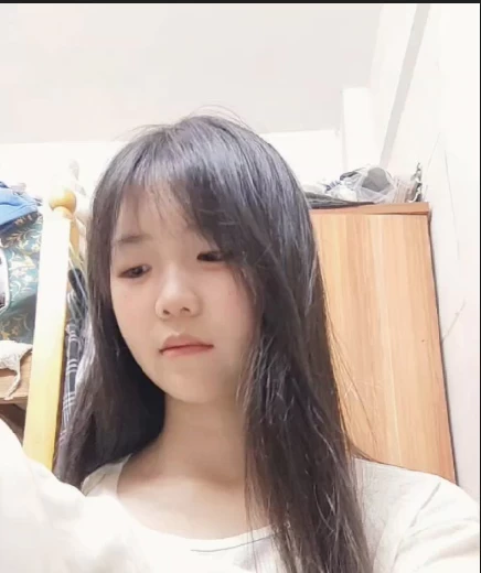 [5V/129MB]清纯学生洗澡摸B自拍，来个大神看看叫什么